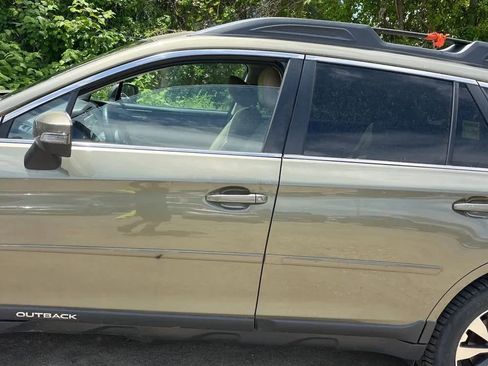 Used 2015 Subaru Outback 2.5i Limited AWD/4WD image 4
