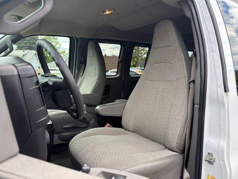 Used 2018 Chevrolet Express 3500 LT w/ LT Preferred Equipment Group RWD image 14