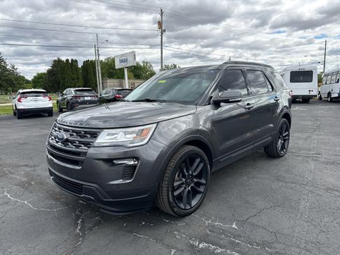 Used 2018 Ford Explorer XLT w/ Equipment Group 202A AWD/4WD image 1