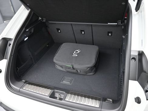 Certified 2025 Porsche Macan 4S Electric AWD/4WD image 34
