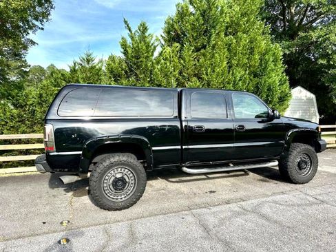 Used 2004 GMC Sierra 2500 SLT w/ Heavy-Duty Power Package image 3