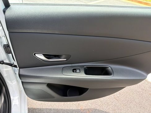 New 2026 Hyundai Elantra Limited FWD image 16