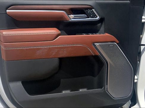 Certified 2025 GMC Sierra 2500 Denali Ultimate AWD/4WD image 21