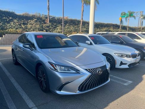 Used 2023 Lexus ES 350 w/ Premium Package FWD image 2