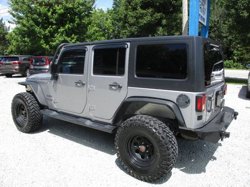 Used 2018 Jeep Wrangler Unlimited Sport S AWD/4WD image 3