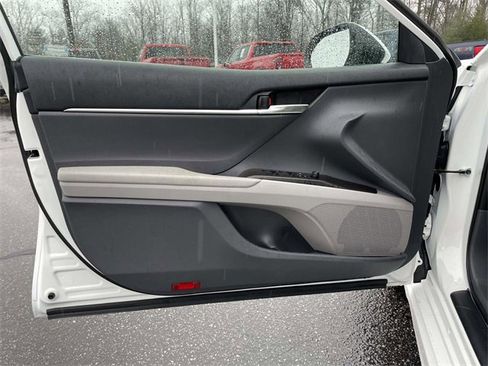 Used 2023 Toyota Camry SE image 17