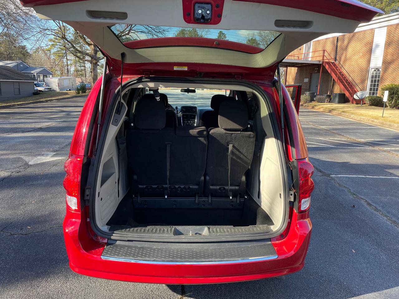 Used 2012 Dodge Grand Caravan SXT FWD image 12