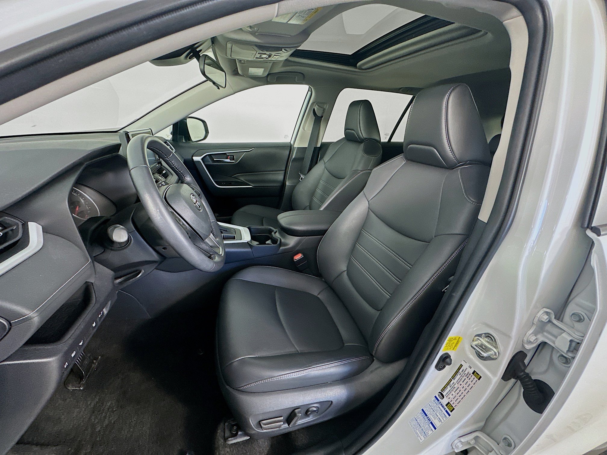 Certified 2021 Toyota RAV4 XLE Premium AWD/4WD image 20