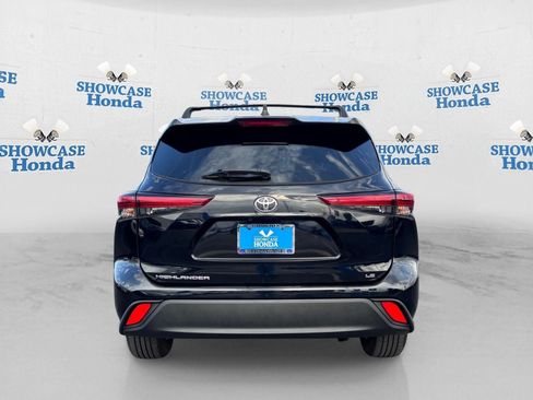 Used 2023 Toyota Highlander LE FWD image 6