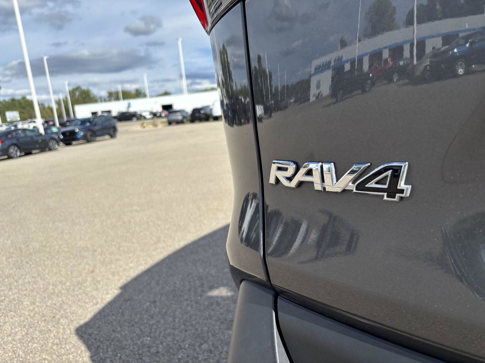 Used 2025 Toyota RAV4 LE AWD/4WD image 12