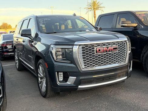 Used 2022 GMC Yukon Denali w/ Denali Premium Package image 3