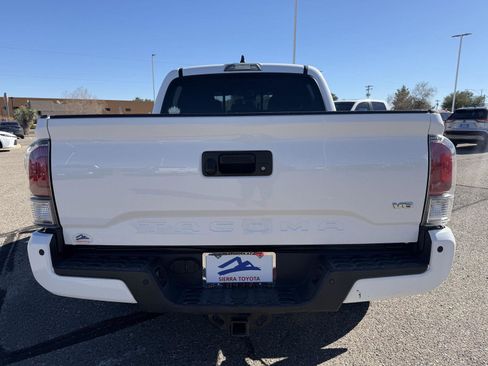 Used 2022 Toyota Tacoma TRD Off-Road image 4