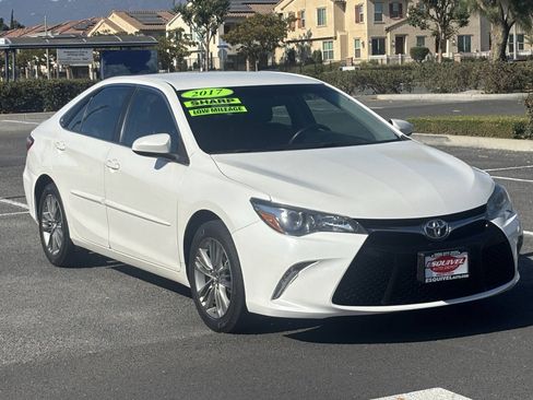 Used 2017 Toyota Camry SE FWD image 1