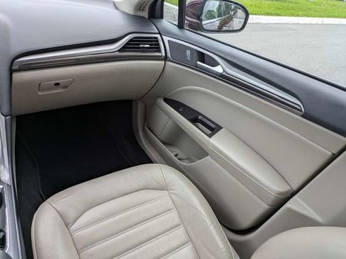 Certified 2017 Ford Fusion SE w/ Fusion SE Technology Package FWD image 16