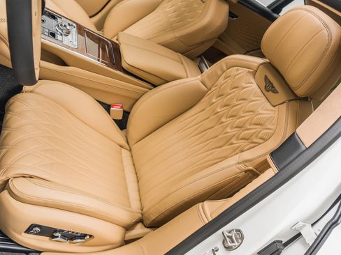 Used 2026 Bentley Flying Spur Plug-In Hybrid image 23