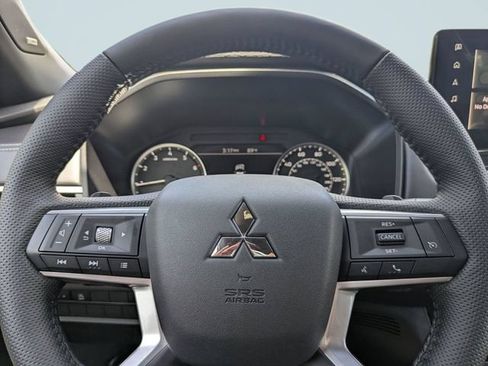 New 2026 Mitsubishi Outlander LE FWD image 28