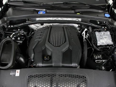 Certified 2025 Porsche Macan image 26