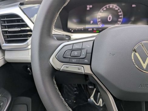 New 2026 Volkswagen Taos SE FWD image 26