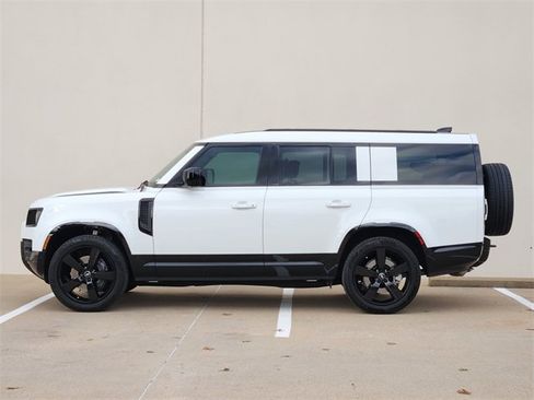 Used 2025 Land Rover Defender 130 X-Dynamic SE image 3