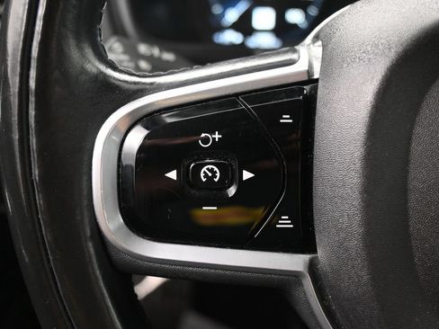 Used 2018 Volvo XC90 T6 Momentum w/ Convenience Package AWD/4WD image 19