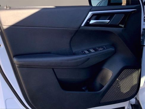 Used 2024 Mitsubishi Outlander SE image 22