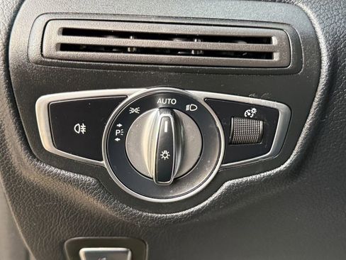 Used 2018 Mercedes-Benz GLC 300 4MATIC w/ Premium Package image 21