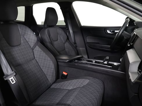 Used 2022 Volvo XC60 B5 Momentum AWD/4WD image 31