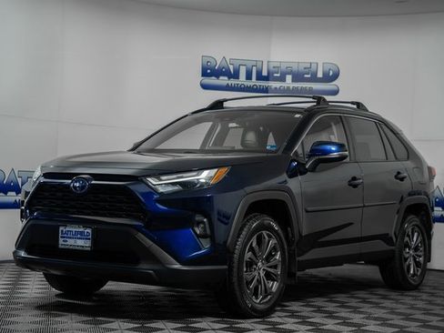 Used 2022 Toyota RAV4 XLE Premium image 3