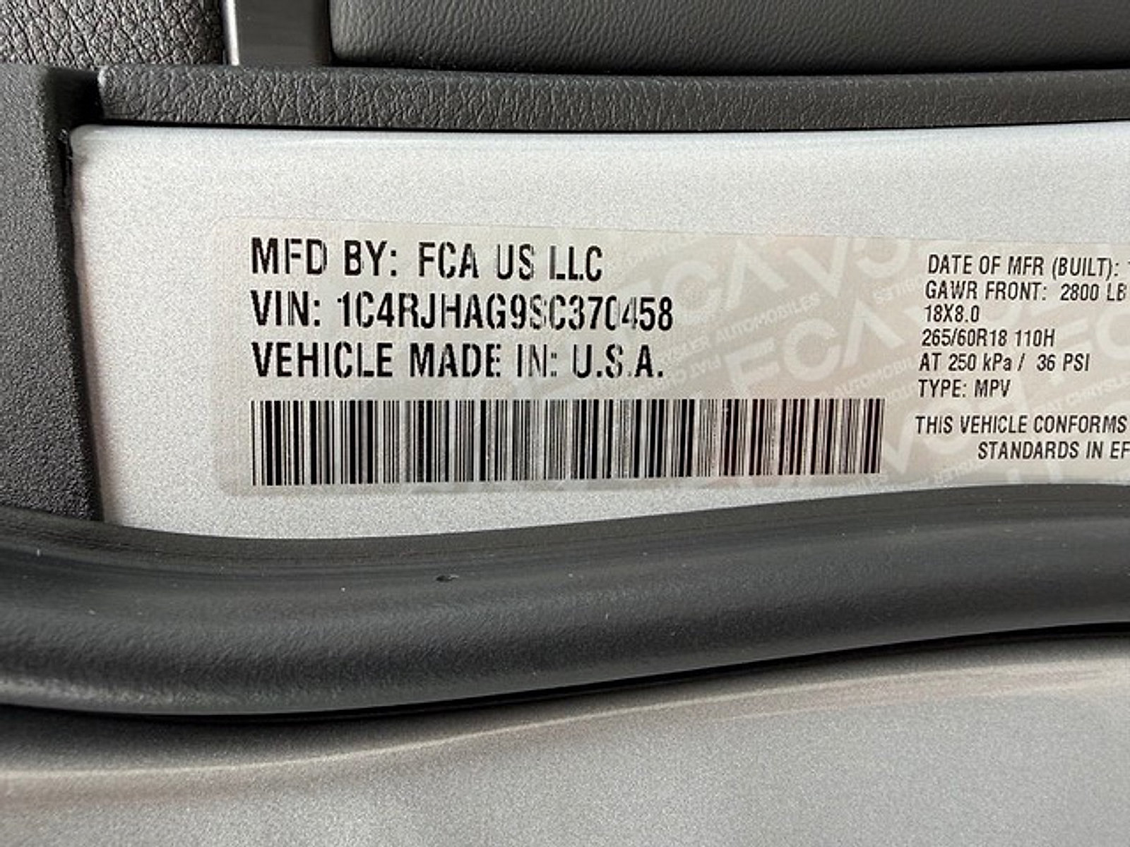Used 2025 Jeep Grand Cherokee Altitude AWD/4WD image 31