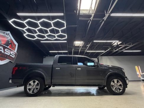 Used 2019 Ford F150 Lariat w/ Equipment Group 502A Luxury AWD/4WD image 12