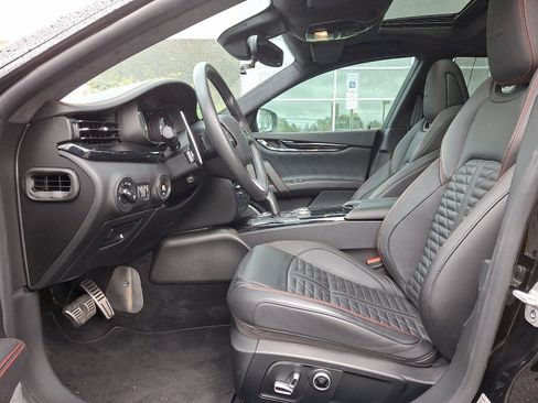 Used 2021 Maserati Quattroporte Trofeo image 13