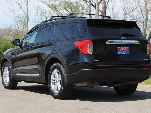 Used 2023 Ford Explorer XLT AWD/4WD image 5