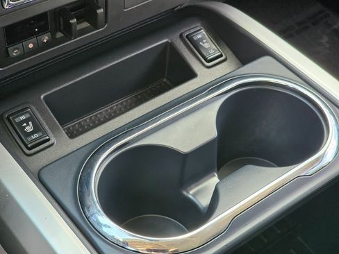 Used 2024 Nissan Titan SV w/ SV Convenience Package image 30