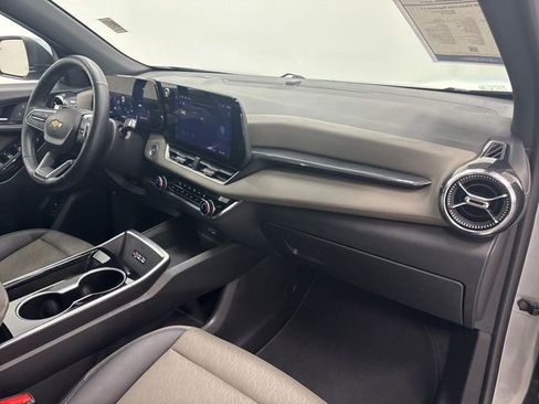 Used 2025 Chevrolet Equinox LT w/ Convenience Package II image 29