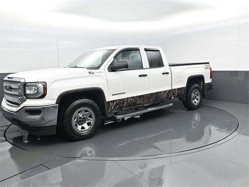 Used 2018 GMC Sierra 1500 Base image 2