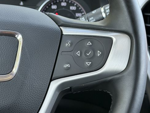Used 2023 GMC Acadia SLT FWD image 31