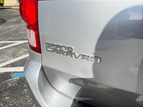 Used 2017 Dodge Grand Caravan SE FWD image 7