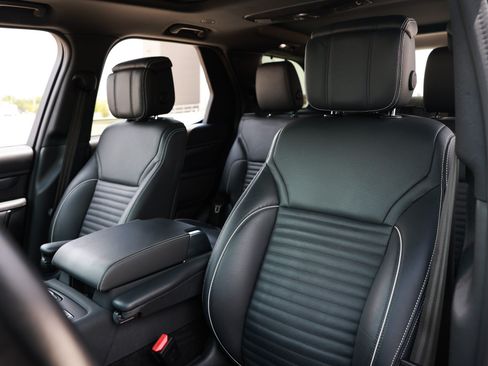 Used 2024 Land Rover Discovery Metropolitan Edition AWD/4WD image 10