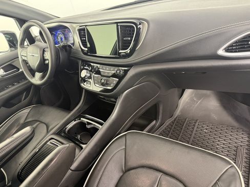 Used 2024 Chrysler Pacifica Limited w/ Uconnect Theater Family Group AWD/4WD image 11