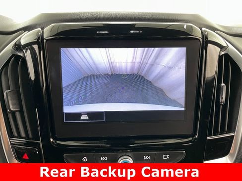 Certified 2022 Chevrolet Traverse LT image 3