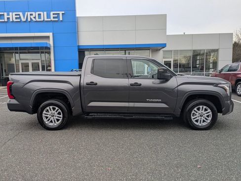 Used 2022 Toyota Tundra SR5 w/ SR5 Convenience Package AWD/4WD image 8