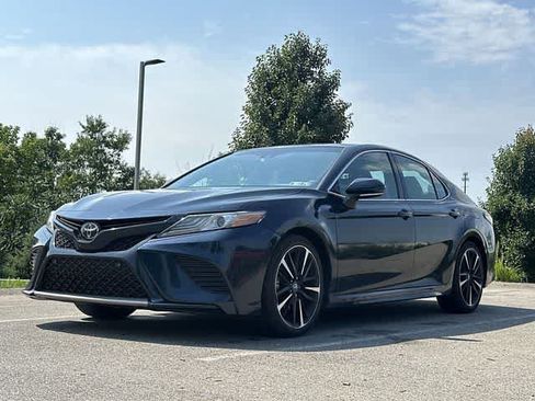 Used 2018 Toyota Camry XSE FWD image 18