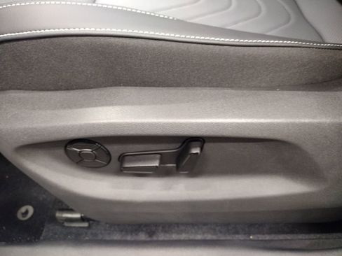 New 2025 Volkswagen Tiguan SE image 20