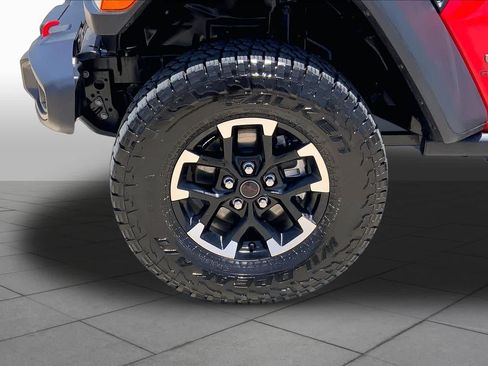 Used 2026 Jeep Gladiator Rubicon AWD/4WD image 10