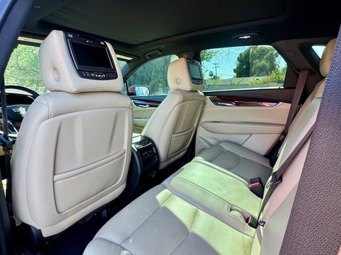 Used 2018 Cadillac XT5 Premium Luxury w/ Driver Assist Package AWD/4WD image 12