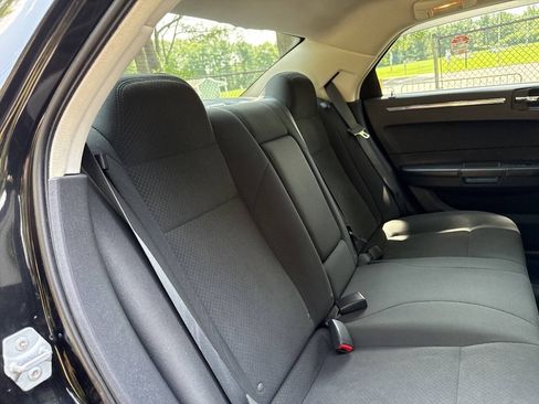 Used 2009 Chrysler 300 LX RWD image 18