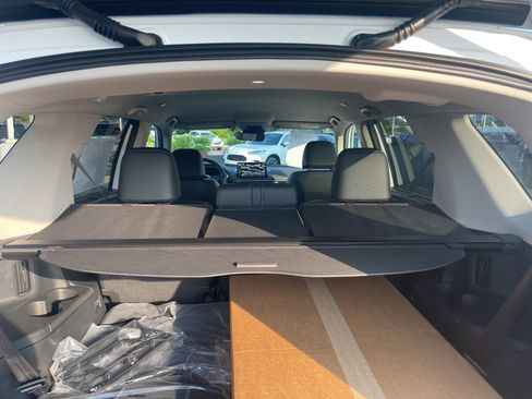 New 2025 Honda Pilot EX-L image 14