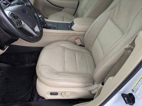 Used 2014 Ford Taurus SEL FWD image 9
