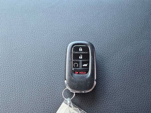 Certified 2023 Honda Pilot Touring image 33