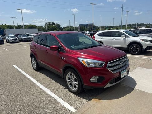 Used 2017 Ford Escape SE AWD/4WD image 2